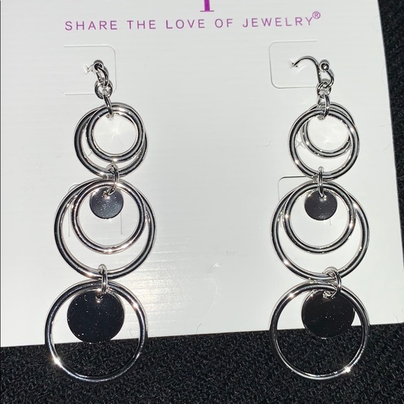 Earring - Picture 2 of 3